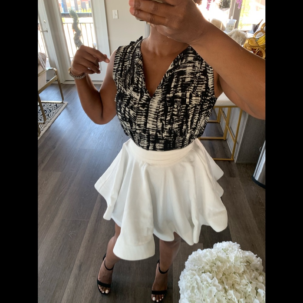 MOSSIMO Black/White patterned blouse!